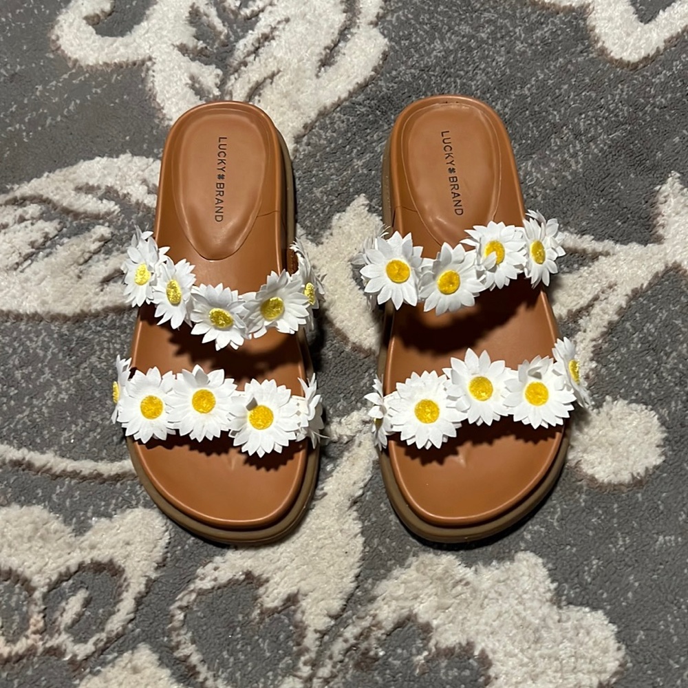 Lucky brand slides. Like new.